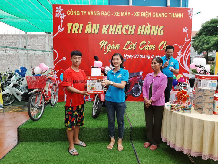 Quang Thanh tổ chức chương trình bốc thăm trúng thưởng tri ân khách hàng –  Siêu thị xe Quang Thanh